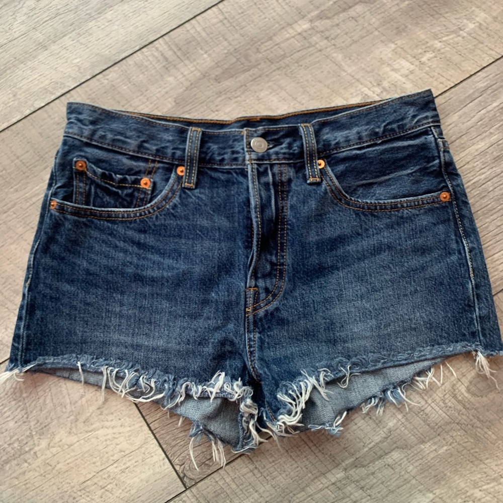 Levis Jean shorts. Size 26. Excellent condition.